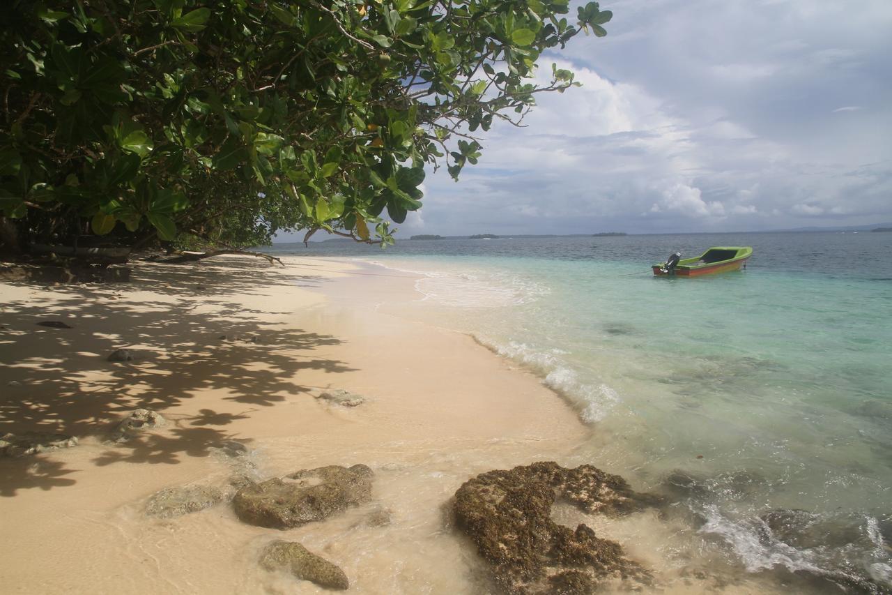 Evis Resort At Nggatirana Island Halisi Экстерьер фото